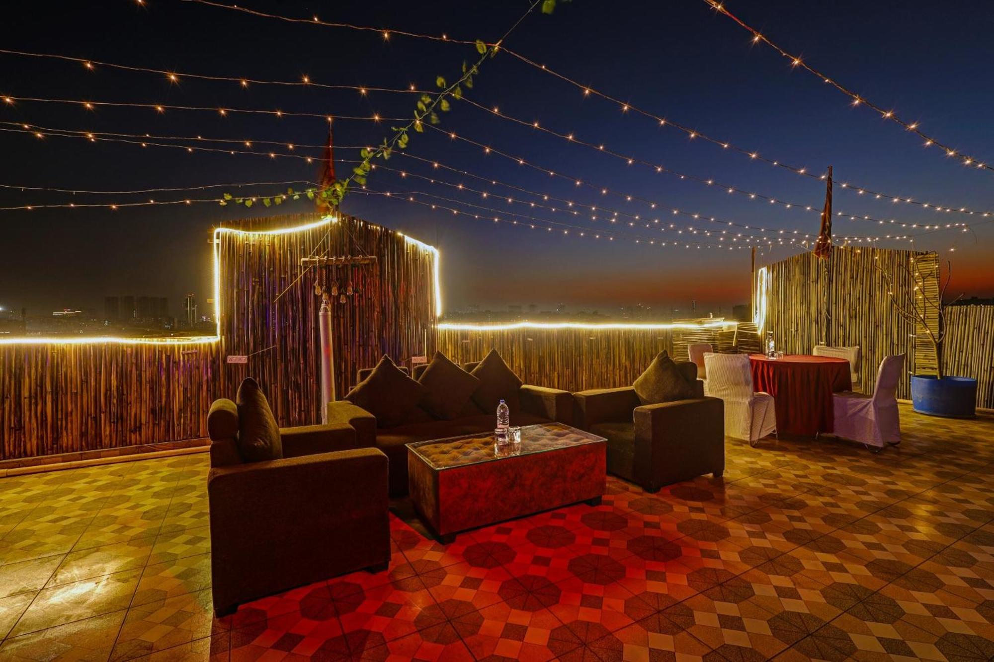 Super Townhouse Tipsyy Near Bestech Central Square Mall Gurgaon Exterior photo